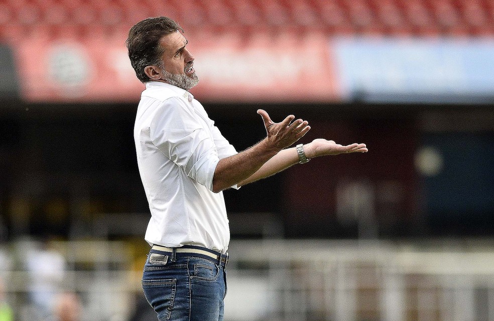Vagner Mancini tenta arrumar o São Paulo — Foto: Marcos Ribolli
