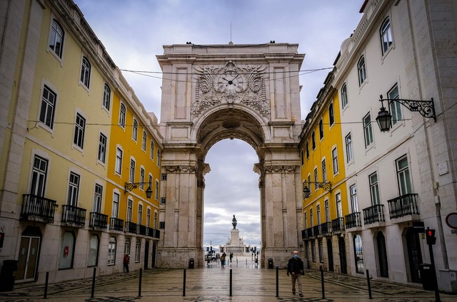 Brasileiros podem abrir franquia em Portugal