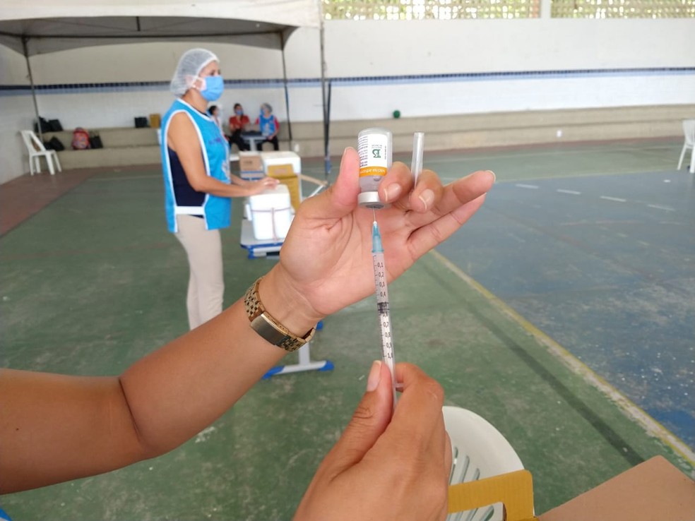 Vacina CoronaVac em João Pessoa, na Paraíba — Foto: Phelipe Caldas/G1