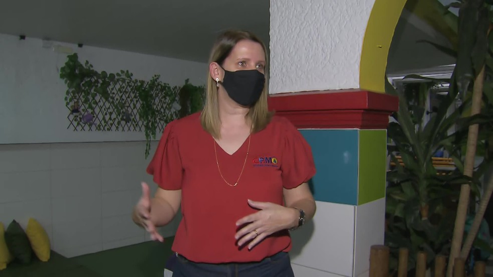 Luciana Macedo, coordenadora de uma escola no Parnamirim, na Zona Norte do Recife, falou sobre os protocolos para a volta às aulas presenciais nesta terça-feira (24) — Foto: Reprodução/TV Globo