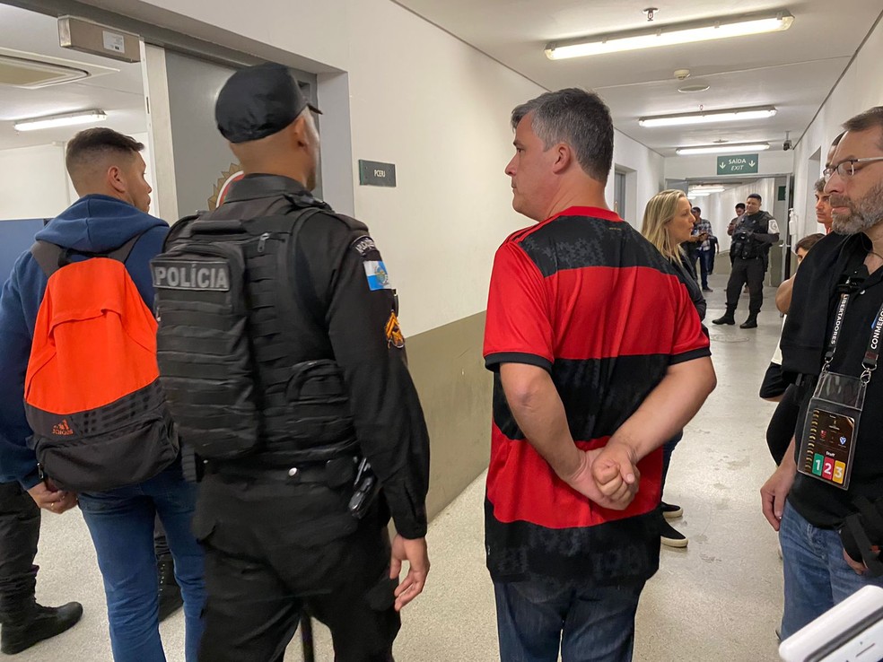Torcedor do Flamengo que assediou repórter recebe alvará de soltura