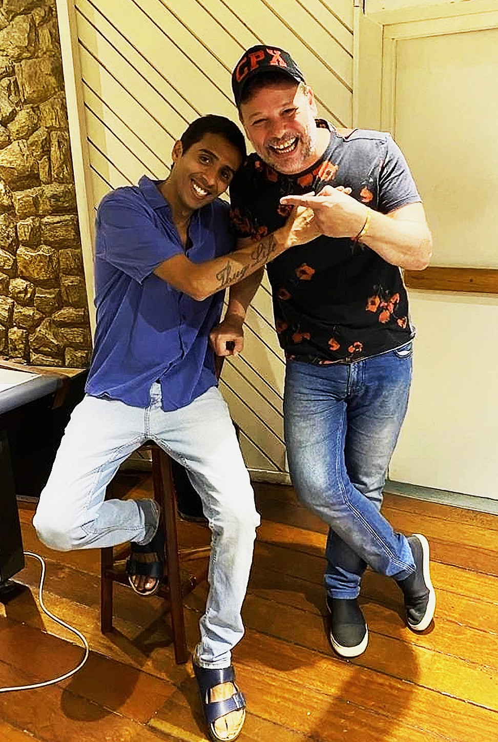 Moyseis Marques segue o trilho do maxixe com Mosquito ao louvar Santa Cruz em single do álbum 'Na matriz'