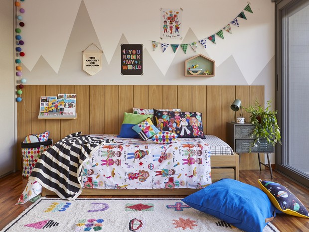 Décor do dia: quarto de irmãos com estante vazada e decoração colorida (Foto: Marcos Fertonani )