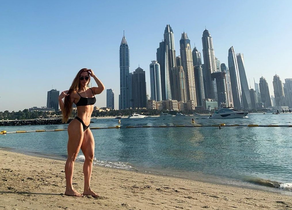Aline Dahlen, ex-participante do BBB14, se mudou para Dubai, nos Emirados Árabes (Foto: Reprodução/Instagram)