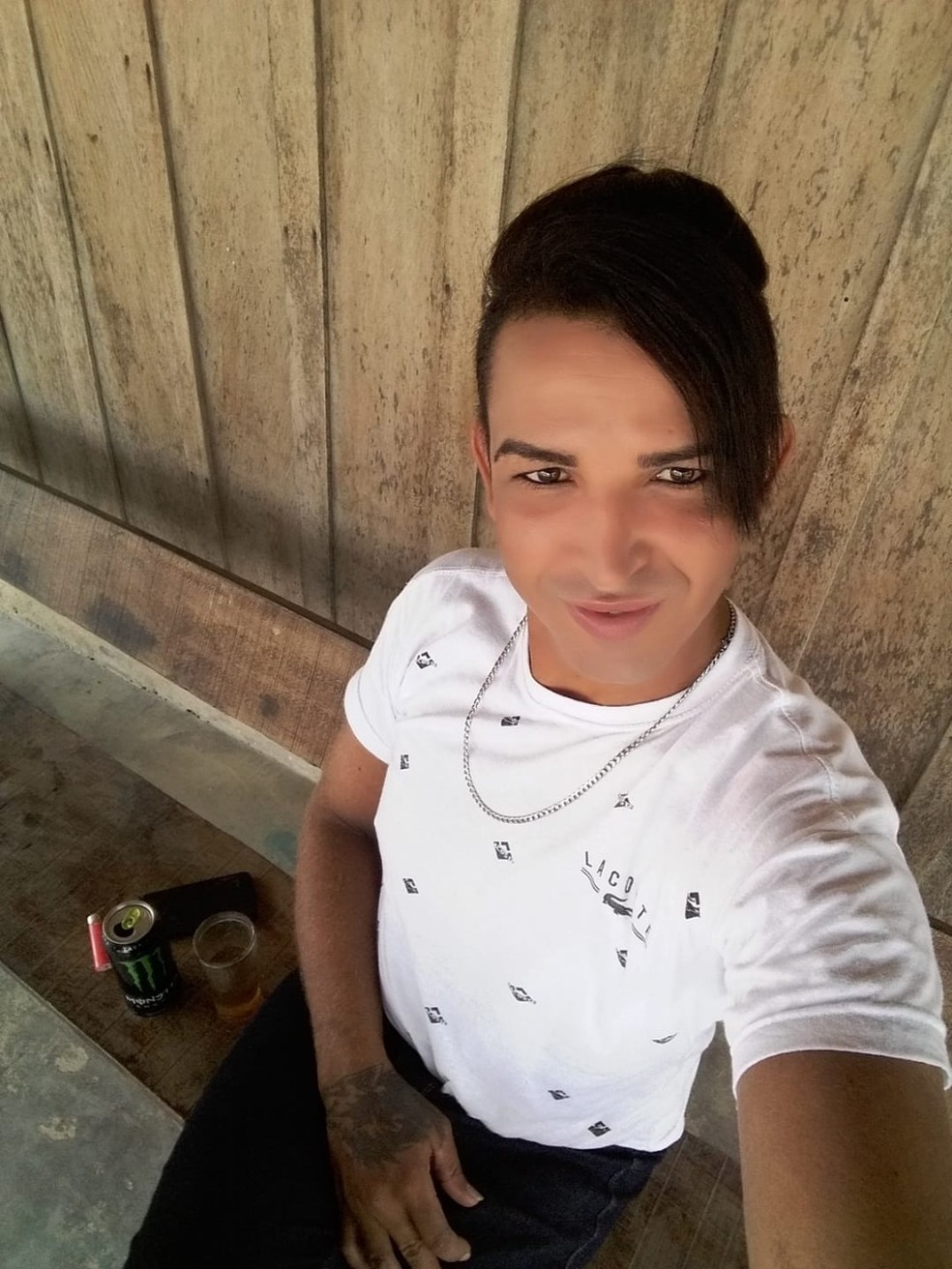  Fernando Francisco das Neves Oliveira, de 31 anos, conseguiu se salvar de um incêndio na casa dele, provocado pelo namorado, na cidade de Novo Mundo, mas morreu internado — Foto: Arquivo pessoal