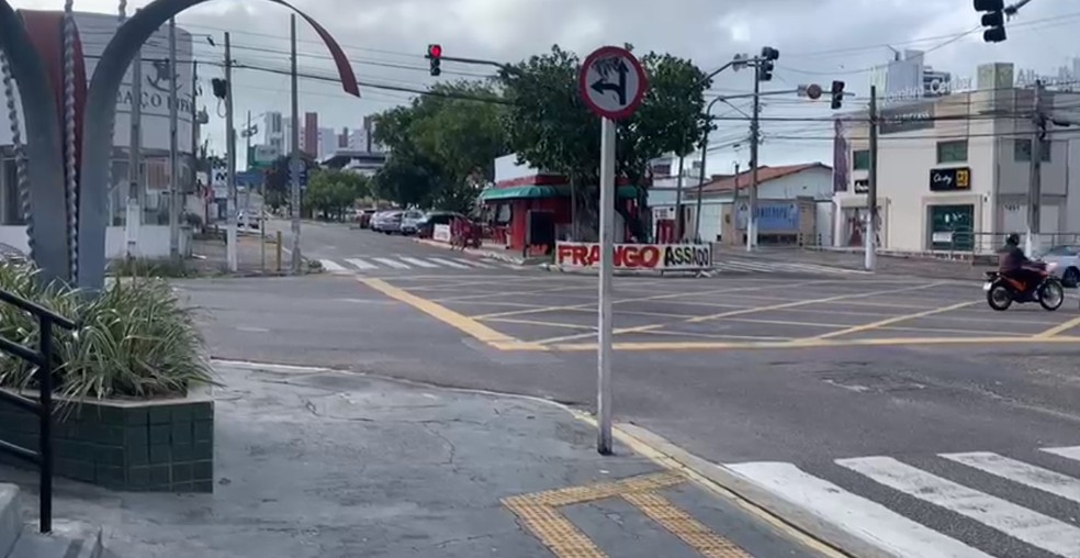 Policial militar foi baleado durante assalto em cruzamento de avenida em Natal. — Foto: Anna Alyne Cunha/Inter TV Cabugi
