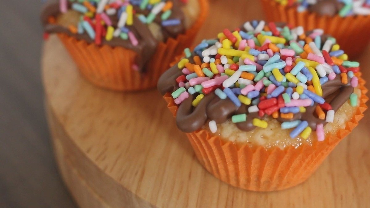 Mini muffins de baunilha e chocolate são gostosos e fáceis de fazer; aprenda Culinaria 013 G1