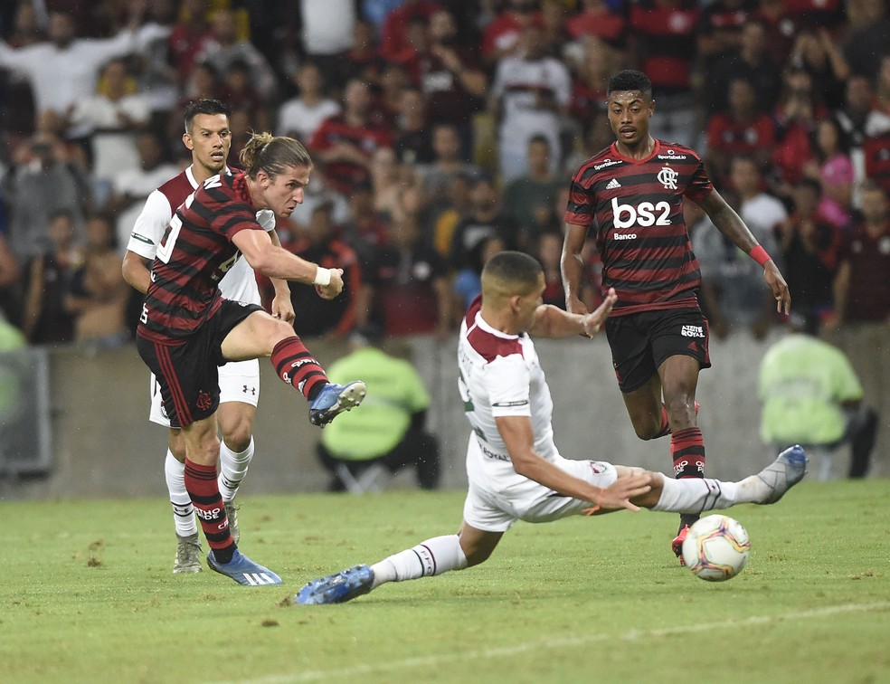 Filipe Luís marca o terceiro gol do Flamengo — Foto: André Durão