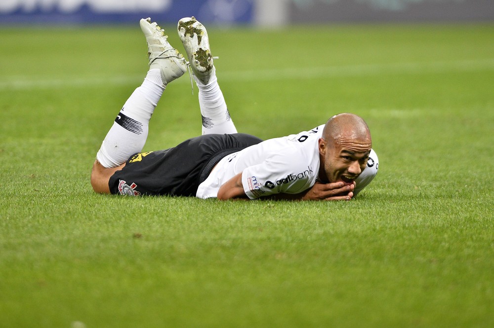 Contratar um centroavante volta a ser prioridade no Corinthians para 2019