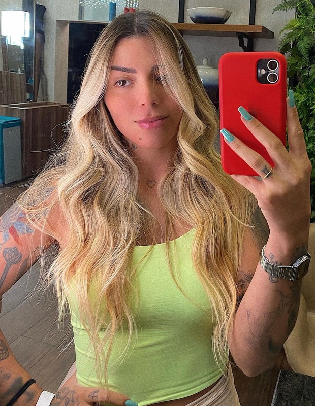 Petra Mattar clareou os cabelos (Foto: Reprodução/Instagram)