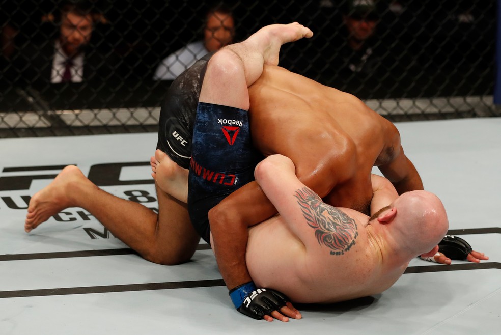 Zak Cummings finalizou Trevin Giles com uma guilhotina no UFC Rochester â?? Foto: Getty Images