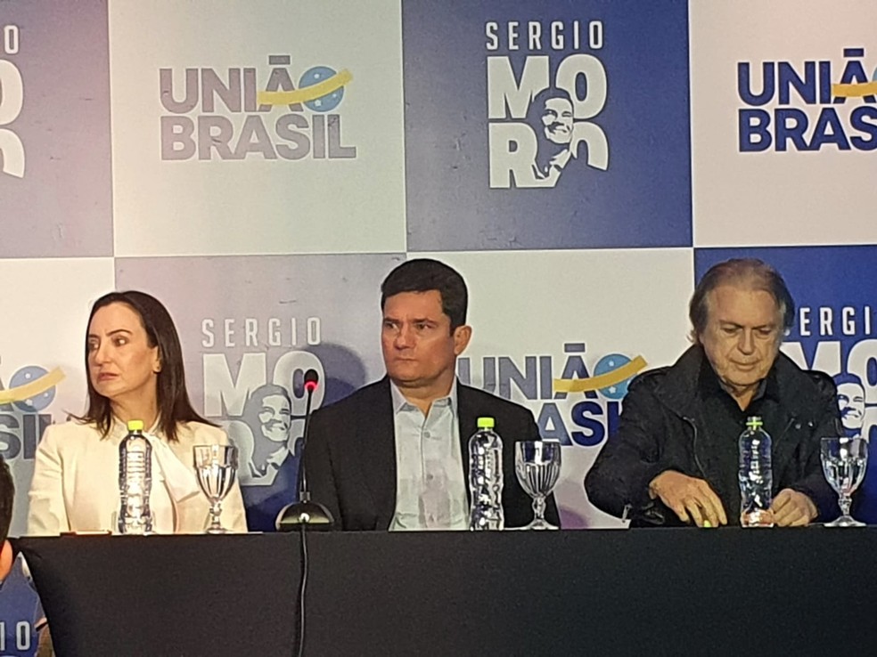 Sergio Moro, em coletiva de imprensa pelo União Brasil, em Curitiba, ao lado de Luciano Bívar — Foto: Ana Zimmermann/RPC