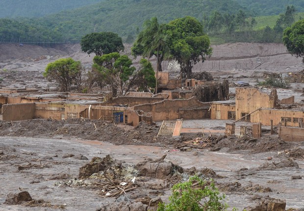 Distrito de Bento Rodrigues, em Mariana (MG), atingido pelo rompimento de duas barragens de rejeitos da mineradora Samarco (Foto: Antonio Cruz/ Agência Brasil)