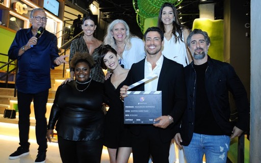 Cauã Reymond, Deborah Secco e outros famosos conferem espaço temático da Globo em São Paulo