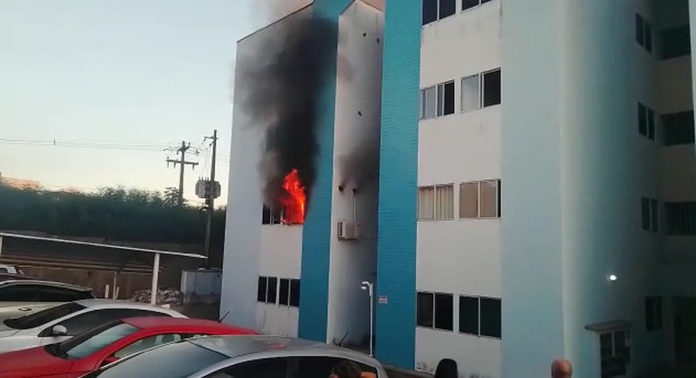 Incêndio destrói quarto em apartamento na Zona Leste de Teresina — Foto: Reprodução