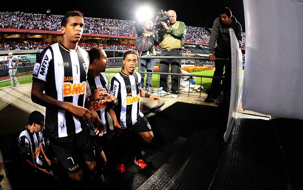 Alheio à polêmica, Jô contesta frase do amigo R10: 'Não é jogo-treino'
