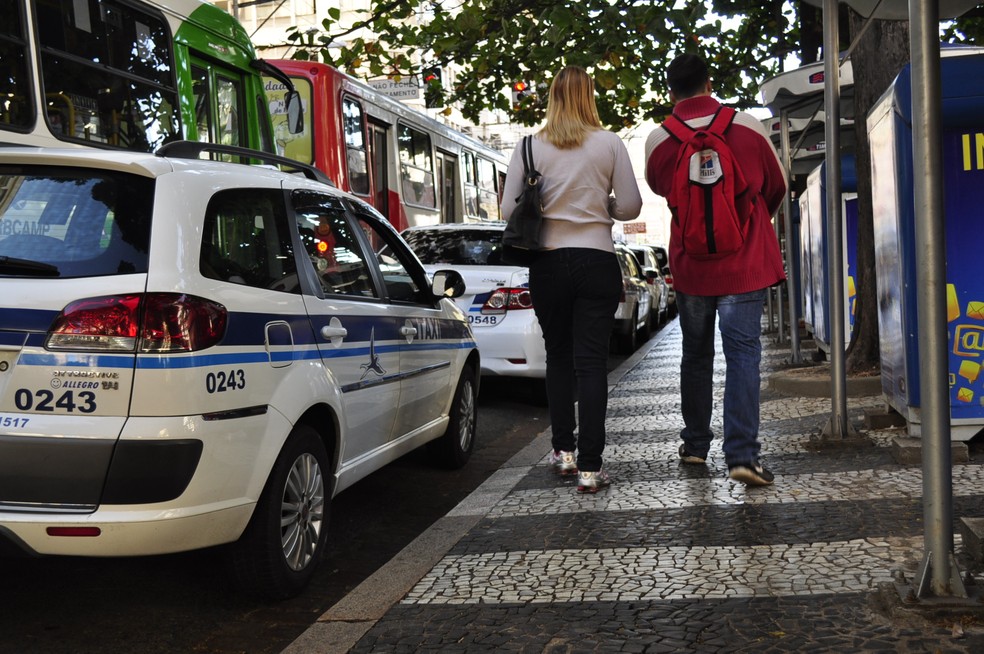 Taxistas de Campinas têm prazo estendido para troca de frota por causa da pandemia — Foto: Lucas Jerônimo/G1