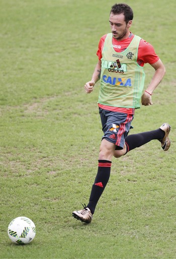 Nem na China nem na Gávea: Muricy coloca Mancu à frente em treino no Fla