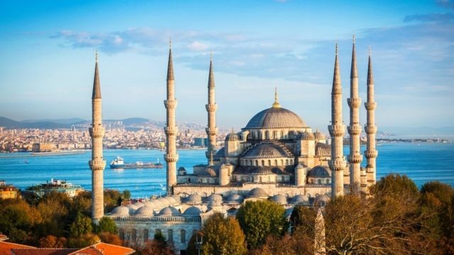 Mesquita Azul em Istambul, conhecida como Sultan Ahmet Camii em turco (Foto: GETTY IMAGES (via BBC))