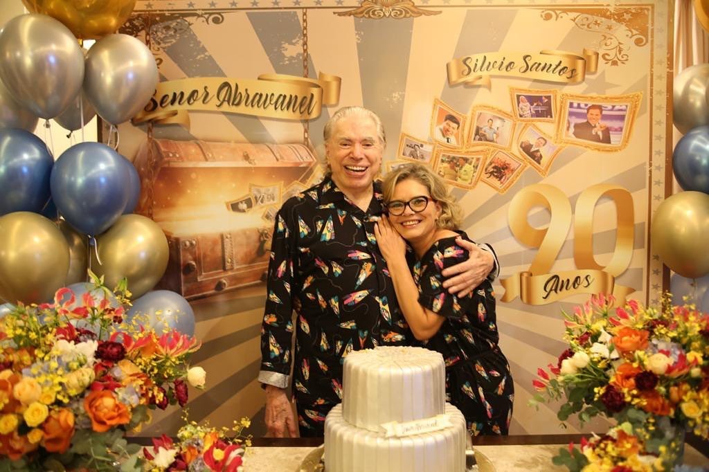 Cintia Abravanel e Silvio Santos na celebração dos 90 anos do apresentador (Foto: Instagram/Reprodução @cintiaabrava)