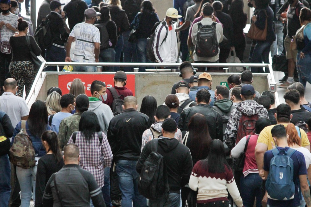 Movimento intenso de passageiros na Estação da Luz, na região central de São Paulo, na manhã desta quarta-feira (10) — Foto: Fábio Vieira/Fotorua/Estadão Conteúdo