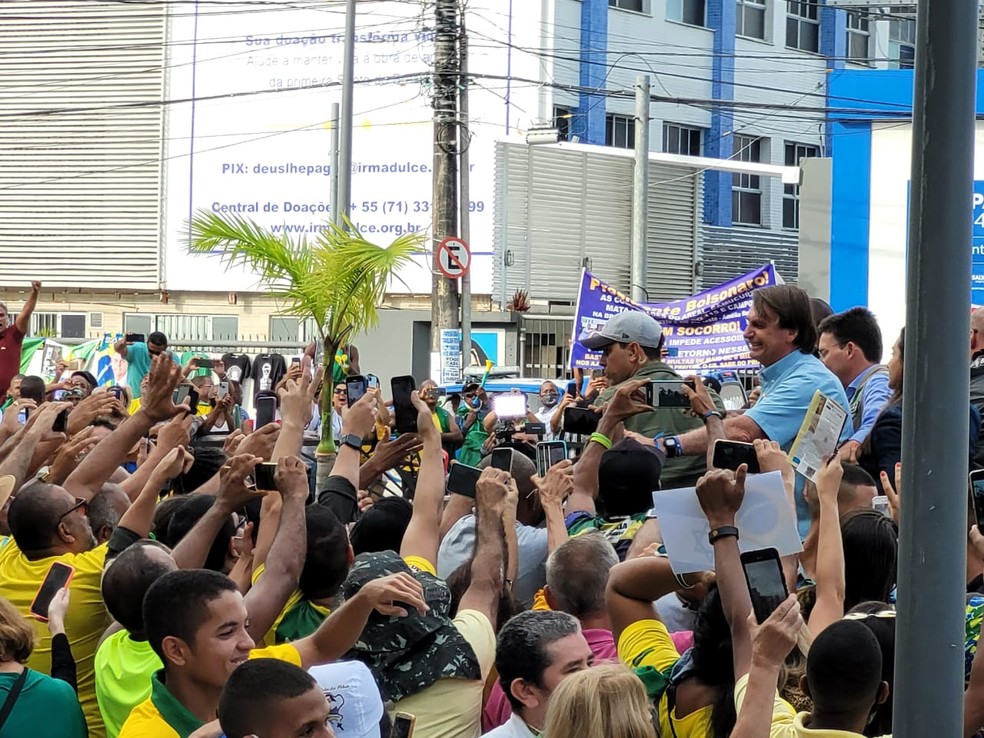 Bolsonaro encontra apoiadores apÃ³s evento em Salvador â Foto: Eric Luis Carvalho / g1 Bahia