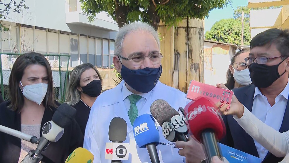 Ministro da Saúde, Marcelo Queiroga, em visita ao Hospital Regional do Guará, no DF — Foto: TV Globo/Reprodução