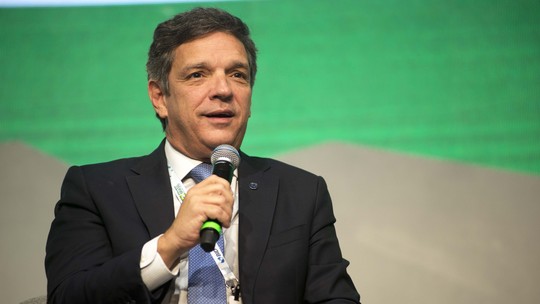 Governo e Congresso querem que novo presidente da Petrobras segure preço dos combustíveis até a eleição