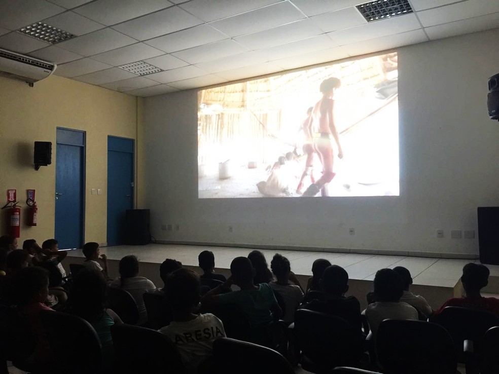 Para as crianças, o cinema é uma experiência lúdica que vai além de assistir a um filme (Foto: Rafael Barbosa/G1)
