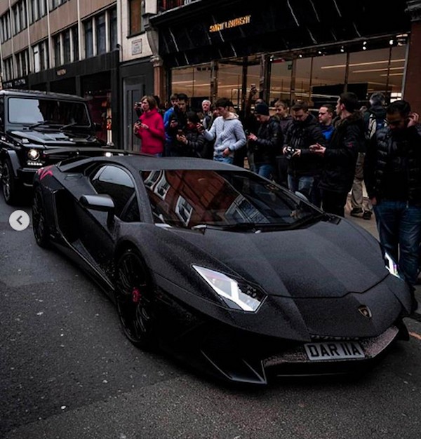 O Lamborghini da influencer russa Daria Radionova, com dois milhões de cristais na lataria (Foto: Instagram)