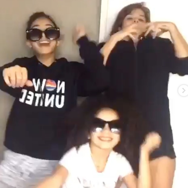 Samara Felippo se atrapalha ao fazer desafio de dança com as filhas (Foto: Reprodução/Instagram)