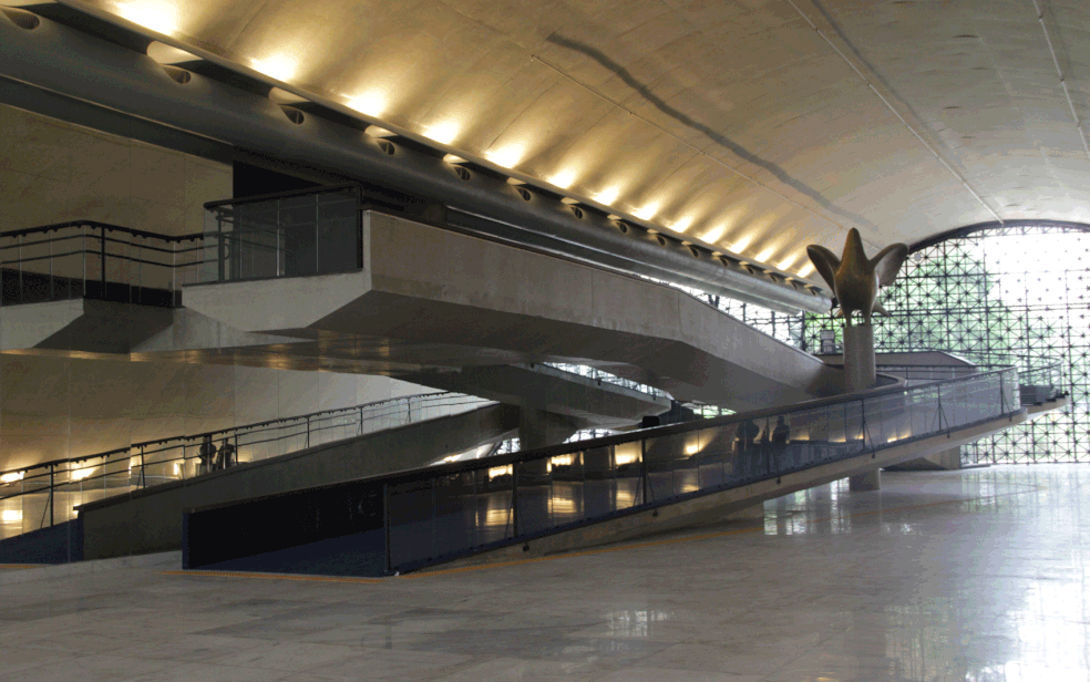 Foyer do auditório Simón Bolívar no Memorial da América Latina — Foto: Johnny Wilker/Divulgação