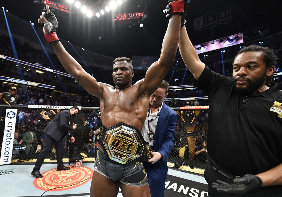 Francis Ngannou venceu Ciryl Gane no UFC 270 — Foto: Getty Images