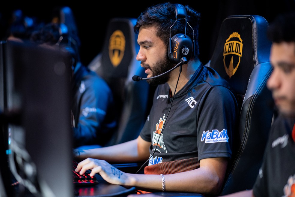 Cblol 2020 Kabum Vence Vivo Keyd E Garante Vaga Na Final