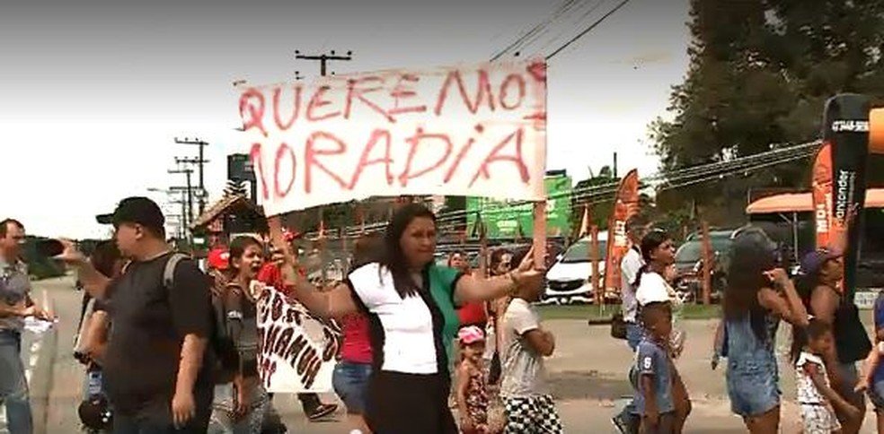 Moradores se manifestam contra decisão de reintegração de posse em Araquari — Foto: Reprodução/NSC TV