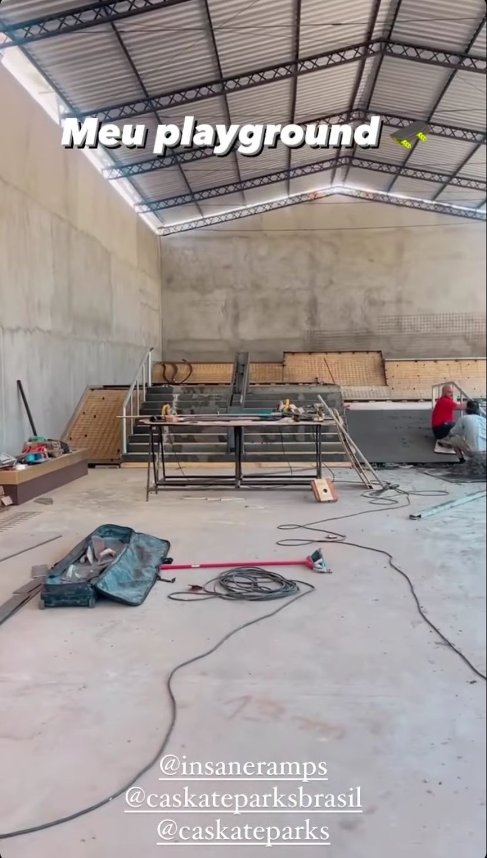 Rayssa Leal mostra obras para pista de skate em casa — Foto: Reprodução
