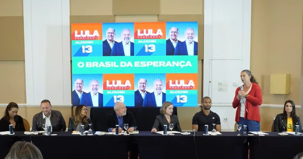 Ex-jogadora de vôlei Ana Moser discursa em evento com Lula em São Paulo — Foto: Reprodução