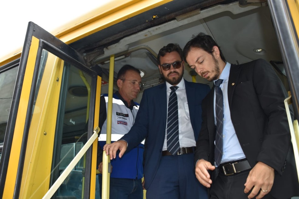 Vistoria do MP-AL e do Detran-AL em transportes escolares de Pindoba e de Maribondo detectou irregularidades — Foto: Claudemir Mota/ MP-AL