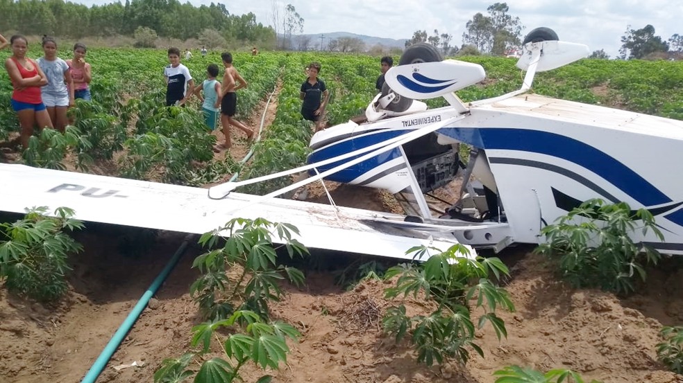 AviÃ£o caiu na zona rural de Guarabira na tarde deste sÃ¡bado (29) â Foto: DivulgaÃ§Ã£o