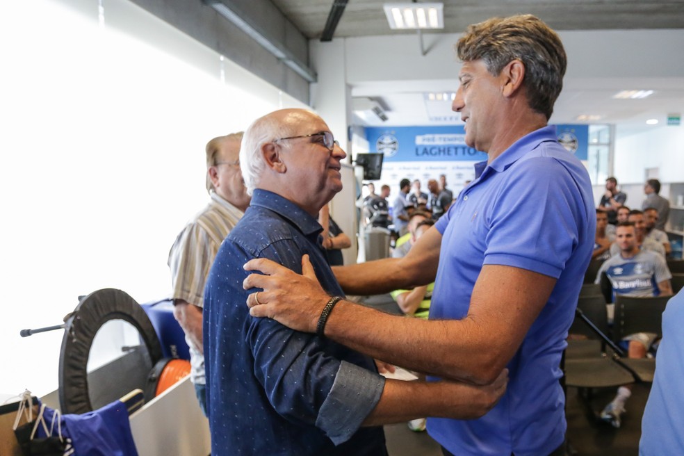 Romildo Bolzan e Renato Gaúcho discutirão a sequência do treinador no Grêmio — Foto: Lucas Uebel/Grêmio