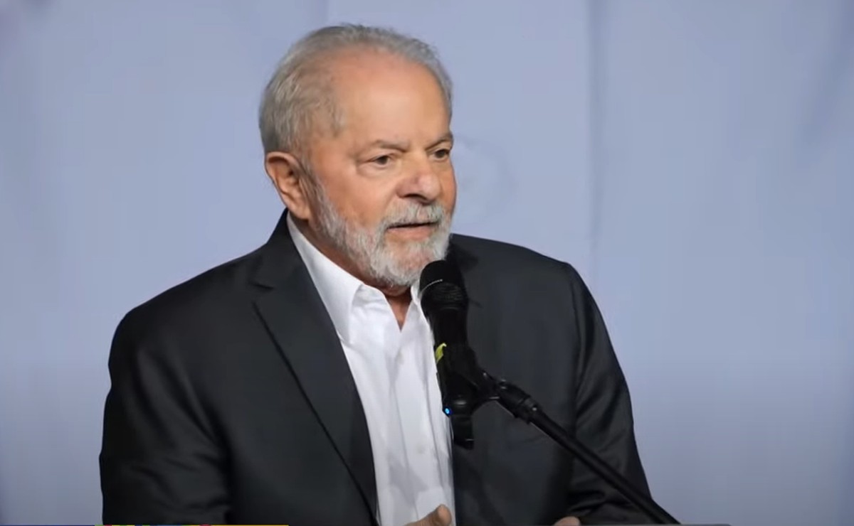 Plano de governo de Lula prevê nova lei trabalhista, valorizar salário mínimo e 'Bolsa Família renovado e ampliado'