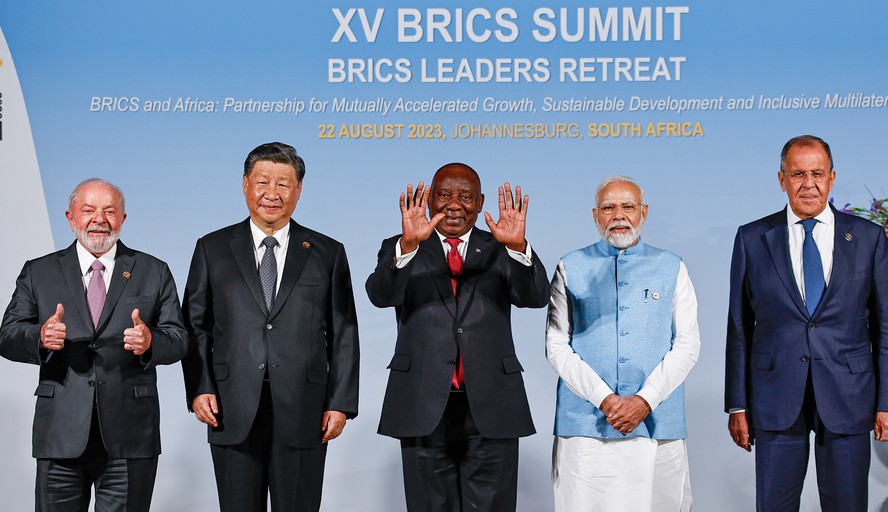 Lula, Xi Jiping (China), Cyril Ramaphosa (África do Sul), Narendra Modi (Índia) e Sergei Lavrov (chanceler da Rússia), respectivamente, durante a cúpula dos Brics na África do Sul