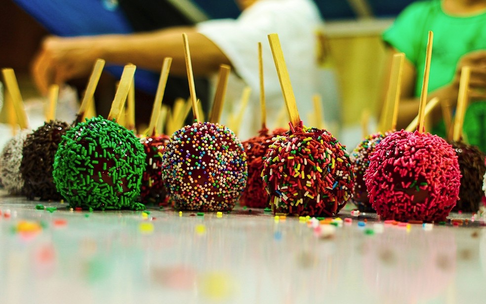 Maçã do amor é uma das comidas mais tradicionais da Festa das Neves (Foto: Rafael Passos/Secom-JP)