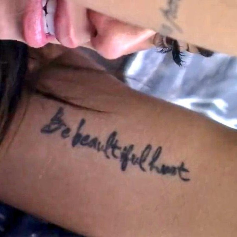 Key Alves tem tatuagem escrita errada em inglês — Foto: BBB