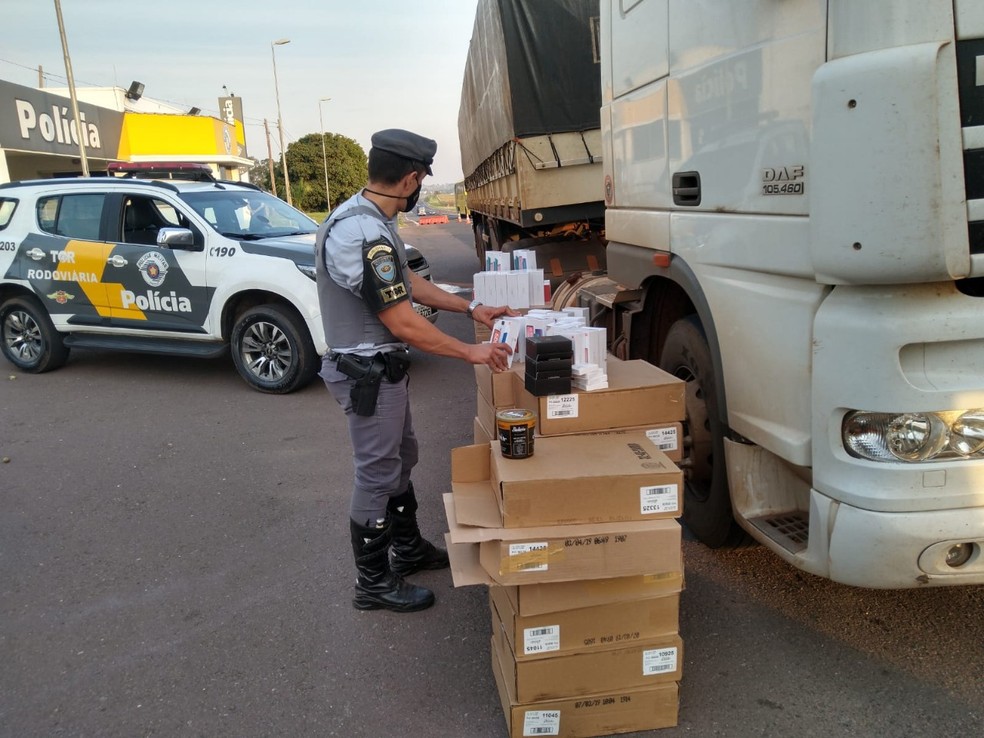 Mercadorias sem nota fiscal foram apreendidas em Presidente Venceslau — Foto: Polícia Militar Rodoviária