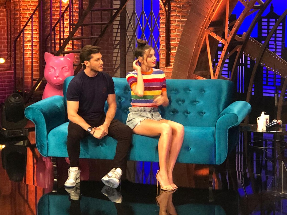 Camila Queiroz e Klebber Toledo contam suas verdades secretas para Tata