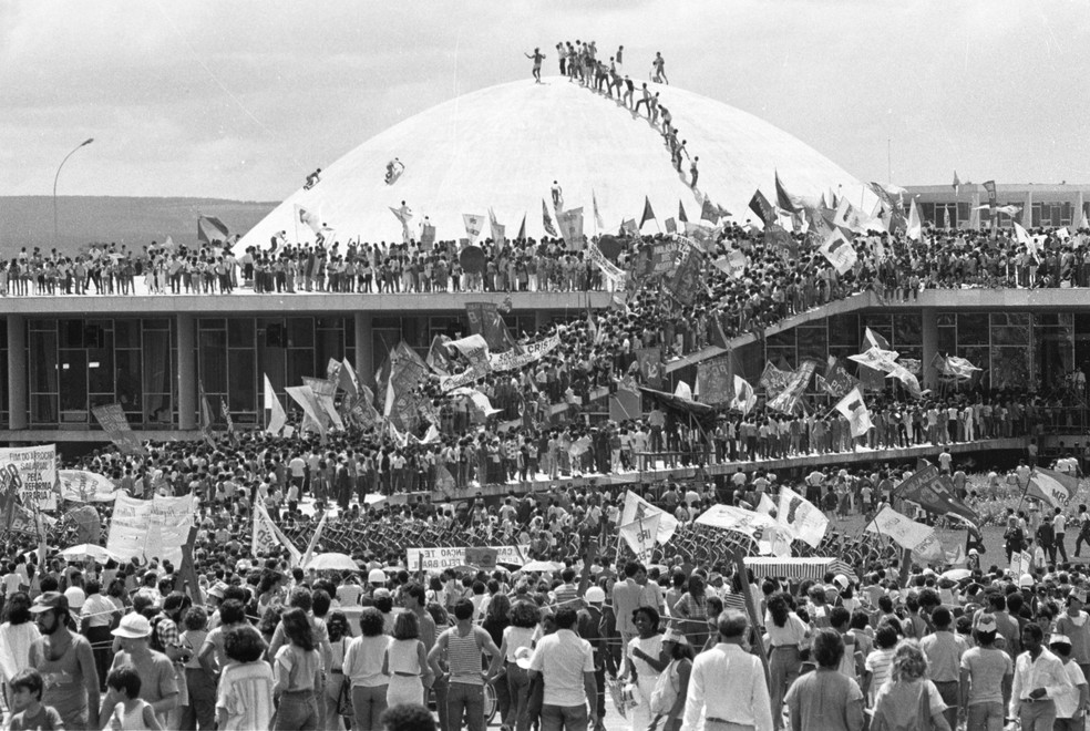 Comemoração da posse de Sarney em Brasília, que marcou o fim da ditadura  — Foto: Sérgio Marques/15.03.1985