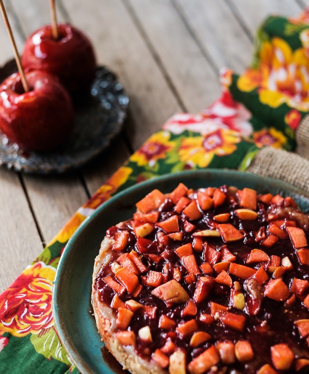 A receita de torta de maçã do amor vegana é perfeita para quem quer fazer um arraial caseiro (Foto: Klacius Ank/Divulgação)