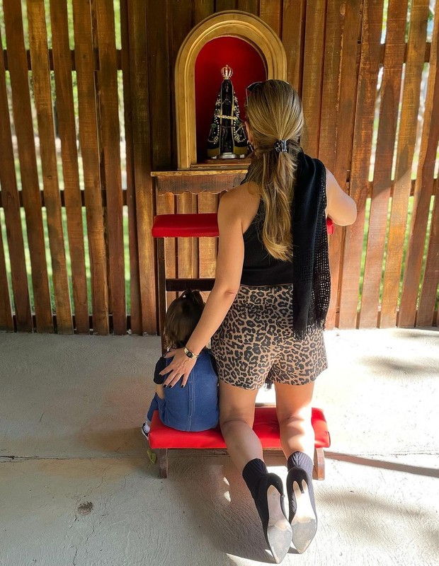 Amanda Françozo e a filha, Vitória, se recuperam da Covid-19 (Foto: Reprodução/Instagram)