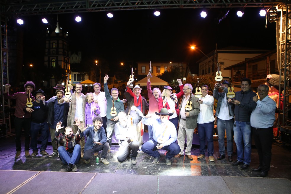 Na etapa regional, Anderson Guimarães, de Juiz de Fora, venceu a 17ª edição do Festival de Viola de Piacatuba e Gastronomia — Foto: Festival de Viola de Piacatuba e Gastronomia/Divulgação